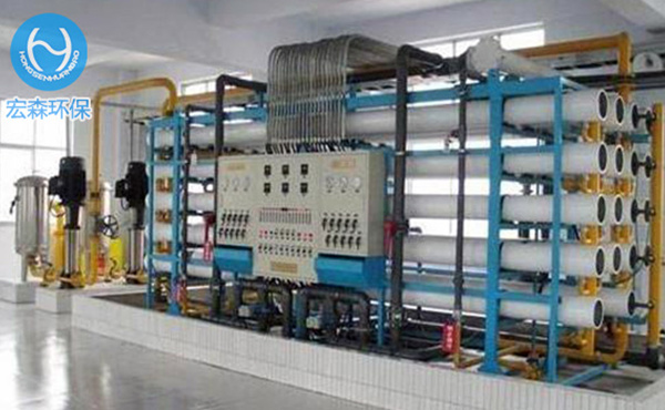 電去離子(Electrodeionization 簡稱EDI)是將電滲析膜分離技術(shù)與離子交換技術(shù)有機(jī)地結(jié)合起來的一種新的制備超純水(高純水)的技術(shù)，它利用電滲析過程中的極化現(xiàn)象對(duì)填充在淡水室中的離子交換樹脂進(jìn)行電化學(xué)再生。